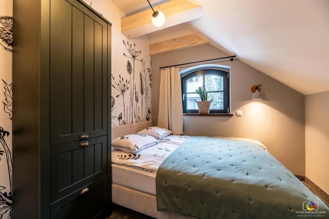 Apartamenty Stacja Huta 斯克拉斯卡波伦巴 波兰